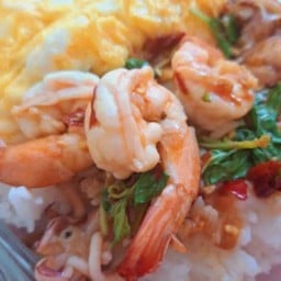 ข้าวไข่ข้นกระเพรากุ้ง