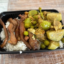 ร้านข้าวหมูทอด สตรีทฟู้ด