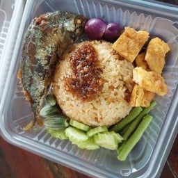 ข้าวคลุกน้ำพริกนรกปลาย่าง