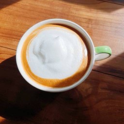 กาแฟคาปูชิโน่ร้อน