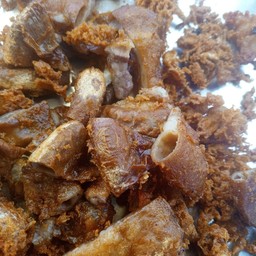 หมูทอดกระเทียมพริกไทย (เฮียยง)