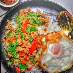 กะเพรานายโอม ตำบลบางคูวัด