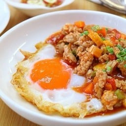 ข้าวไข่ดาวทรงเครื่อง