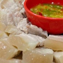 หมูสองชั้นลวกจิ้มซีฟู๊ด เเกล้มกะหล่ำปลีฝอย