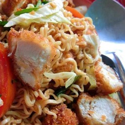 ยำมาม่าไก่กรอบ