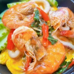 ข้าวไข่ข้นกระเพราทะเล