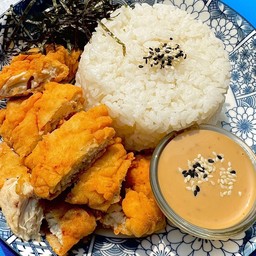 ข้าวไก่ทอดซอสงาคั่ว