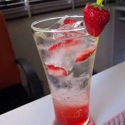 สตรอว์เบอร์รี่โซดา