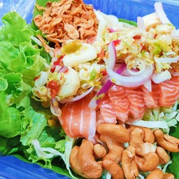 ยำแซลม่อนซีฟู๊ด