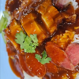ข้าวหมูกรอบพิเศษ