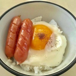 ข้าว-ไข่ดาวไส้กรอกทอด