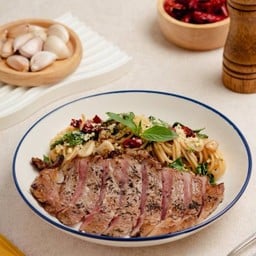 สปาเก็ตตี้ผัดพริกแห้ง สเต็กริบอายออสเตรเลีย Olio Ribeye Spaghetti