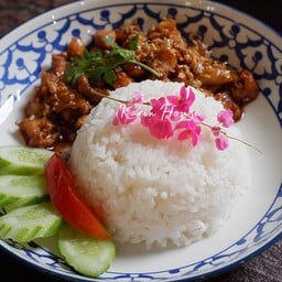 หมูกระเทียมราดข้าว