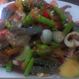 ตำเกาเหล่า หอยแคลง กุ้ง หมึก