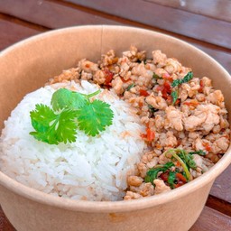 กะเพราหมูสับ ราดข้าว