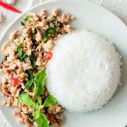 อกไก่ผัดกระเพรา 1 แถม 1 ไม่ใส่น้ำมัน