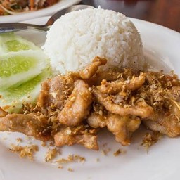 หมูกระเทียม