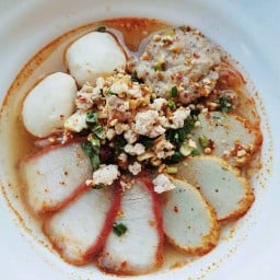 ก๋วยเตี๋ยวต้มยำหมูอึ๋ม (W Noodle & Cafe) -
