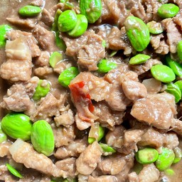 หมูผัดกะปิใตั กับข้าว