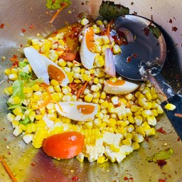 ข้าวโพดไข่เค็ม