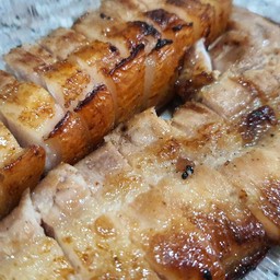 สามชั้นย่าง ชุดใหญ่ + น้ำจิ้มแจ่ว