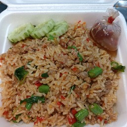 กระเพราหมูสับคลุกข้าว