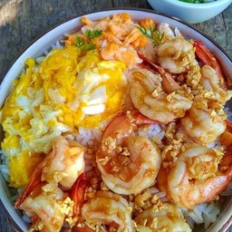 ราดข้าวกุ้งทอดกระเทียมไข่ข้น