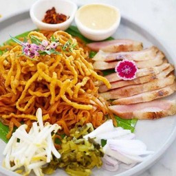 ข้าวซอยแห้งหมูย่าง