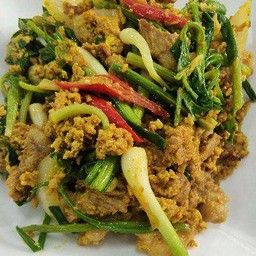 เนื้อผัดผงกระหรี่