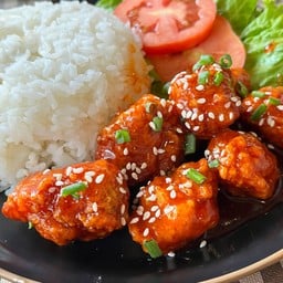ข้าวไก่เคลือบซอสเกาหลีสไปซี่