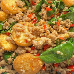 ข้าวราด กระเพราเต้าหู้หมูสับ