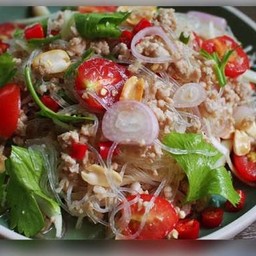 ยำวุ้นเส้นหมูสับ