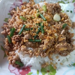 หมูสับกระเทียมผัดไข่