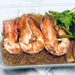 อาหารตามสั่ง กุ้งอบวุ้นเส้น และเครื่องดื่ม เทิดราชัน