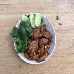  หมูทอดกระเทียมพริกไทย