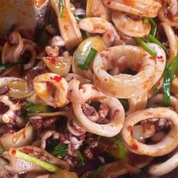 พริกเผาปลาหมึก(ฟรีไข่ดาว)