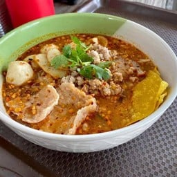 ก๋วยเตี๋ยวต้มยำเส้นหมี่ ไก่+ลูกชิ้น