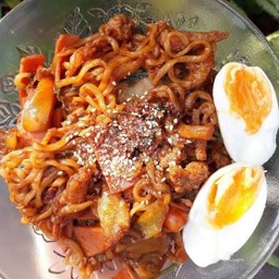 ยำขนมจีน ข้าวกะเพรา สารพัดยำ@ครัวในบ้าน ประสานมิตร ซอย6