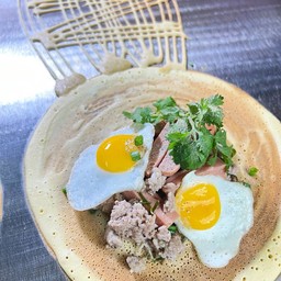 ไข่ดาว + ไส้กรอก + หมูสับ