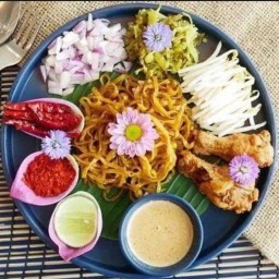 ข้าวซอยแห้งน่องไก่