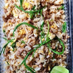 ข้าวผัดไข่ใส่ชะอม