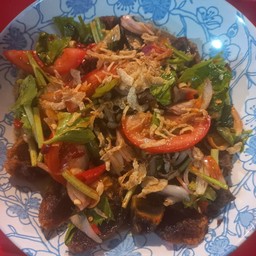 ยำใข่เยี่ยวม้า