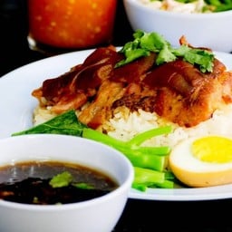 ราดหน้ายอดผักสายไหม สาขา ปตท. บางปลา ซ.39 บางปลา