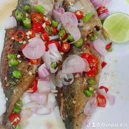 ปลาทูเค็มยำ 1 ชุด 2 ตัว ทานกับข้าวสวยแกงส้มน้ำพริกอร่อยมากจ้า