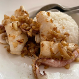 ปลาหมึกกระเทียม