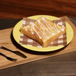 ขนมปังปิ้งเนยนมน้ำตาล
