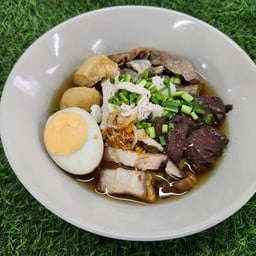 ก๋วยจั๊บน้ำข้น & ลูกชิ้นทอด /ผลไม้ลอยแก้ว ซอยสายหยุด