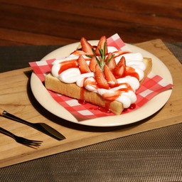 ขนมปังปิ้งสตอเบอร์รี่