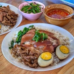ข้าวขาหมูทุกอย่าง