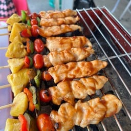 พี่เอ๊ะย่างเอง ข้าง7-11พหล 52แยก9ตรงข้ามร้านซักผ้า Otteri